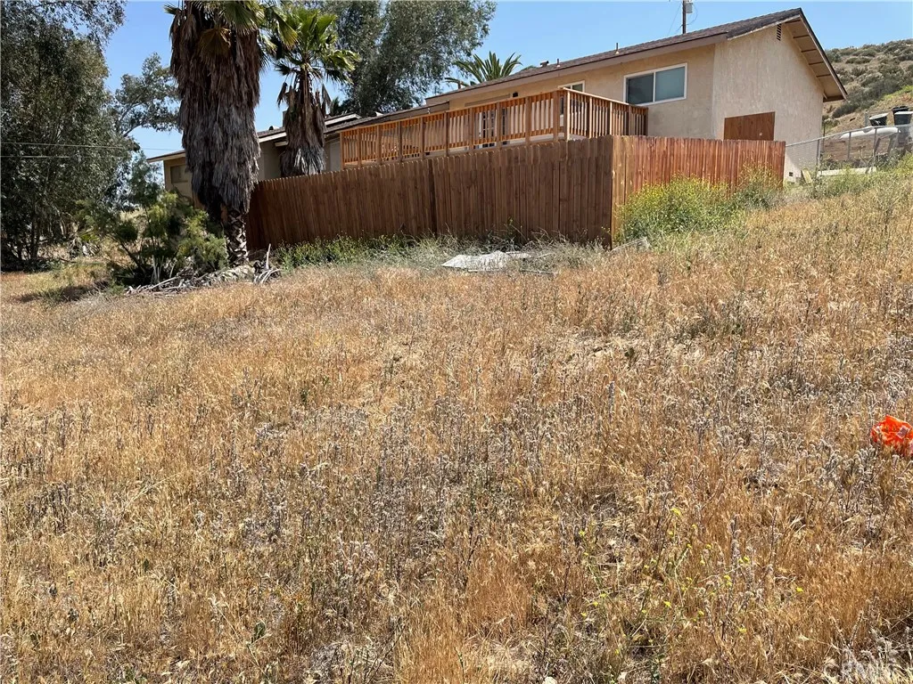 16 Riverside Drive Lake Elsinore, CA 92530 - Photo 24 of 34 a backyard of a house