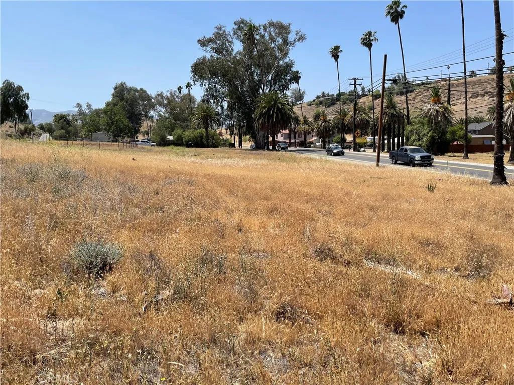 16 Riverside Drive Lake Elsinore, CA 92530 - Photo 9 of 34