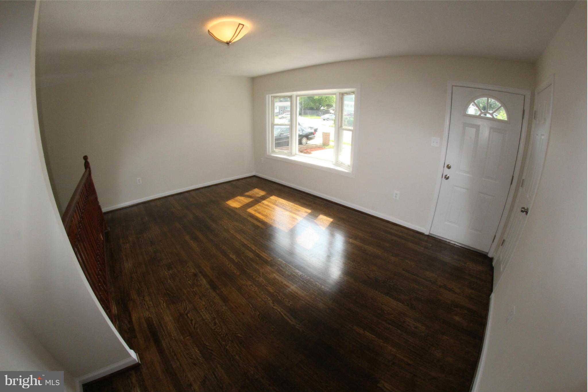 13602 Kerrydale Road Woodbridge, VA 22193 - Photo 8 of 24 Living Room