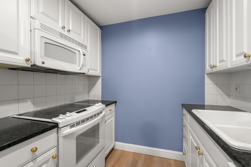 65 Chelsea Street, Unit 304 Boston, MA 02129 - Photo 11 of 22