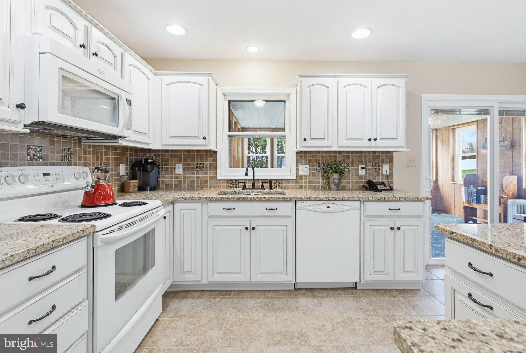 662 Bedington Circle Manheim, PA 17545 - Photo 14 of 43 Kitchen