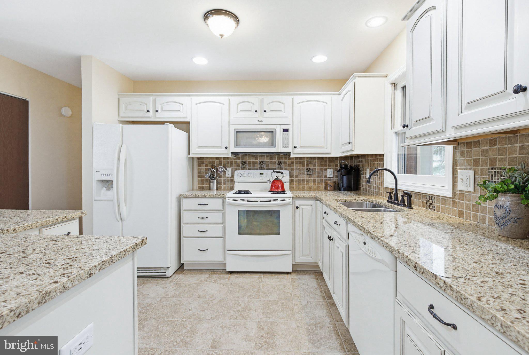 662 Bedington Circle Manheim, PA 17545 - Photo 16 of 43 Kitchen