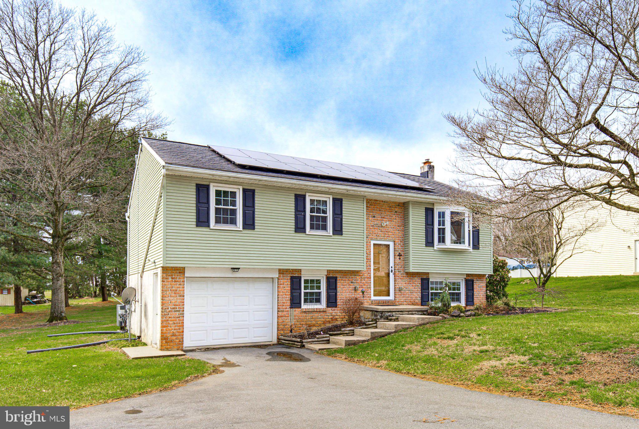 662 Bedington Circle Manheim, PA 17545 - Photo 2 of 43 Front Exterior