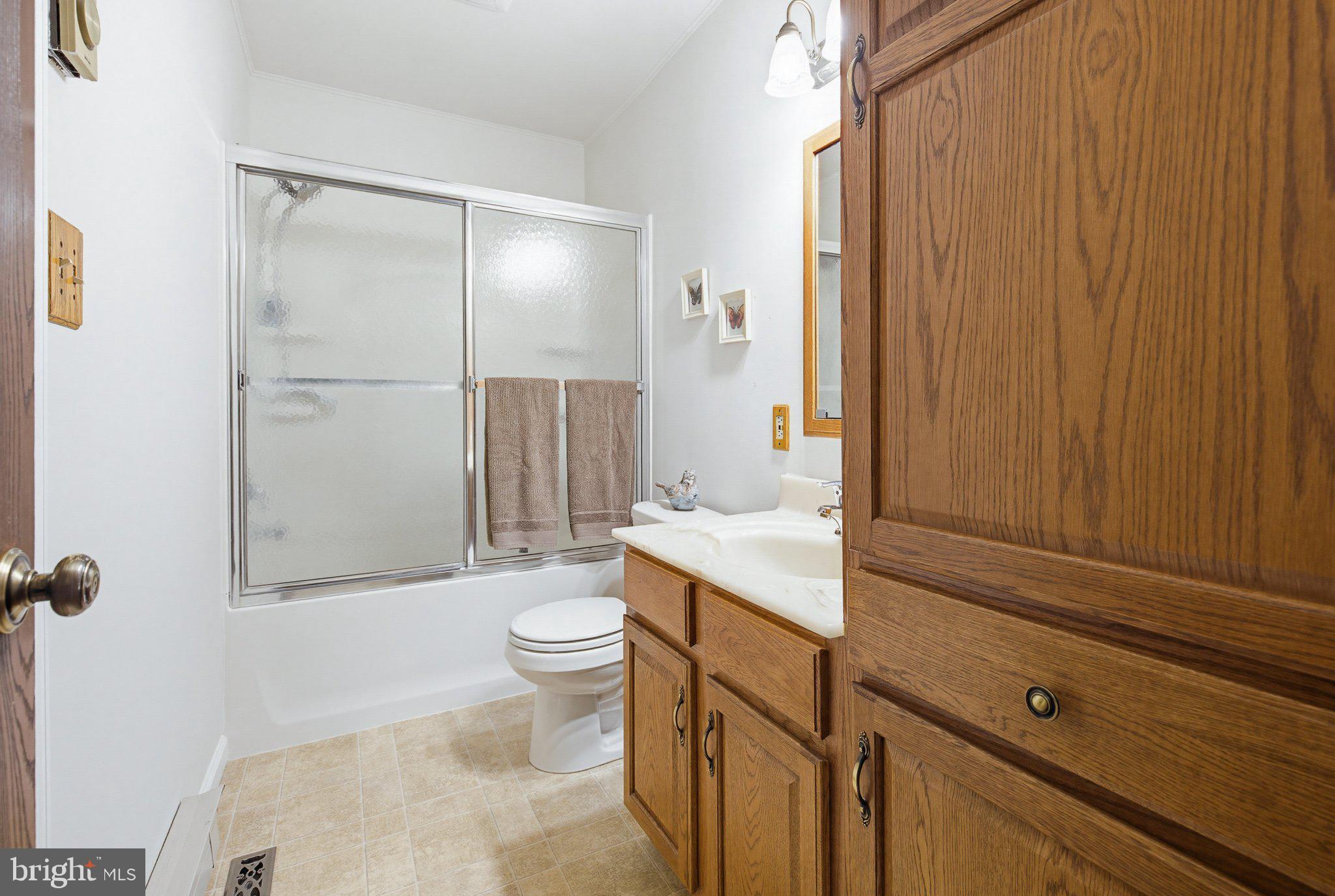 662 Bedington Circle Manheim, PA 17545 - Photo 25 of 43 Bathroom