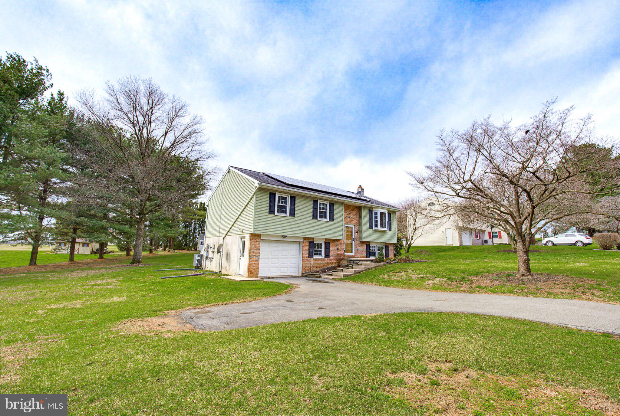 662 Bedington Circle Manheim, PA 17545 - Photo 3 of 43 Front Exterior