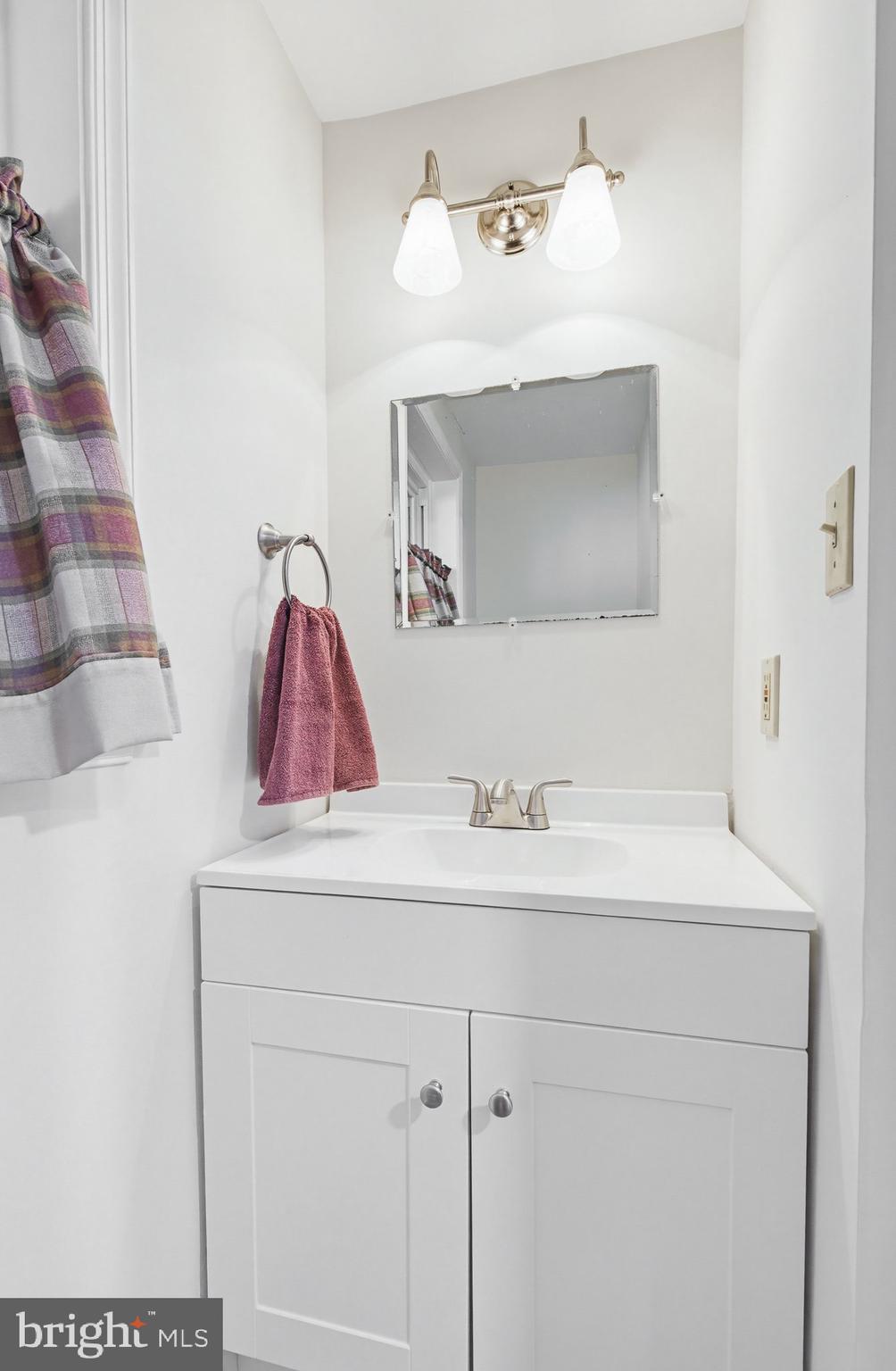 662 Bedington Circle Manheim, PA 17545 - Photo 31 of 43 Powder Room