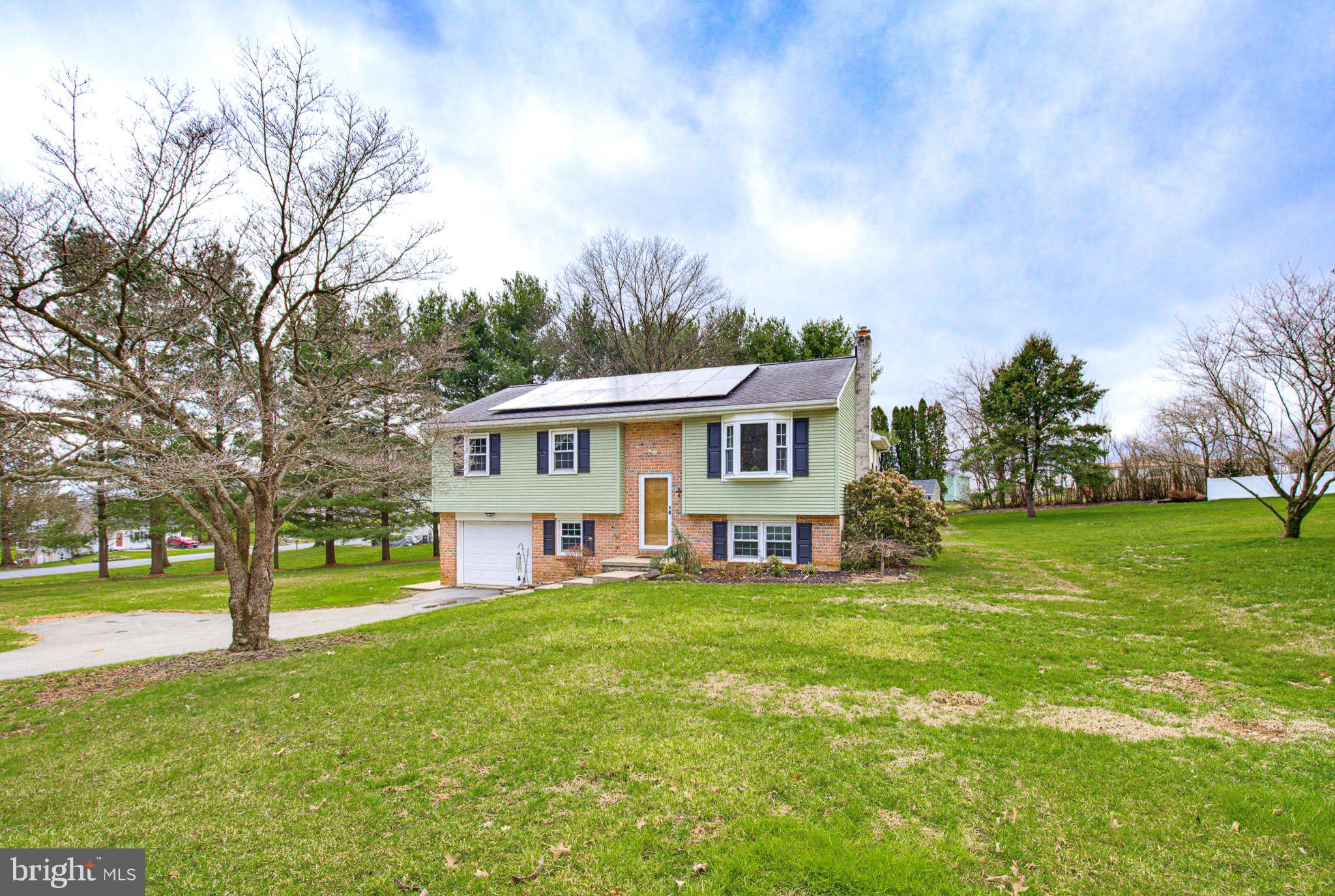 662 Bedington Circle Manheim, PA 17545 - Photo 4 of 43 Front Exterior
