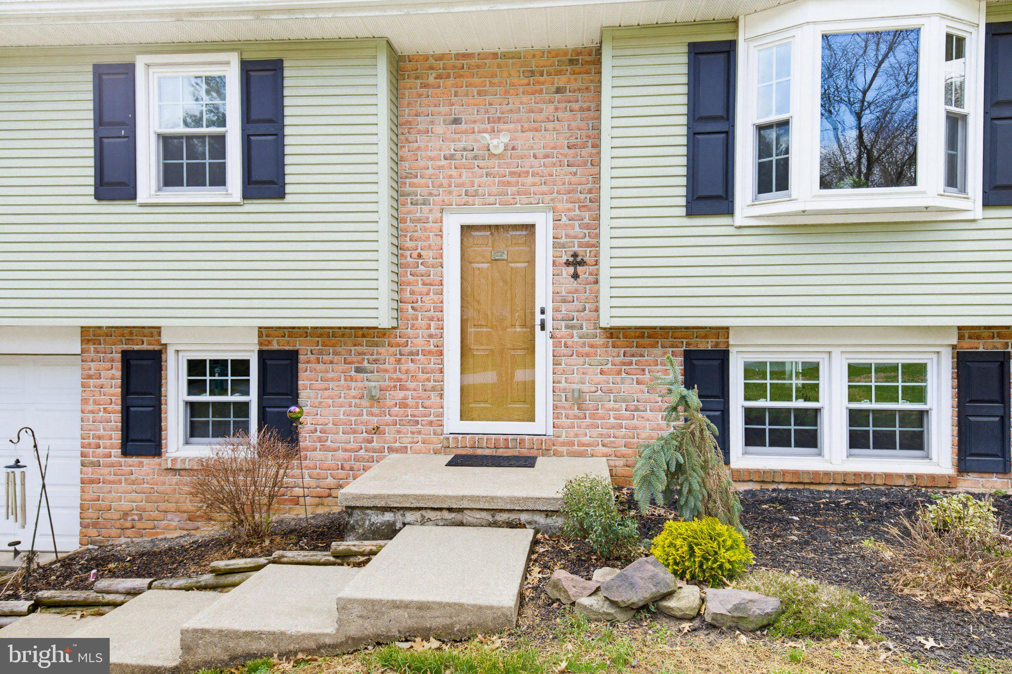 662 Bedington Circle Manheim, PA 17545 - Photo 5 of 43 Front Door