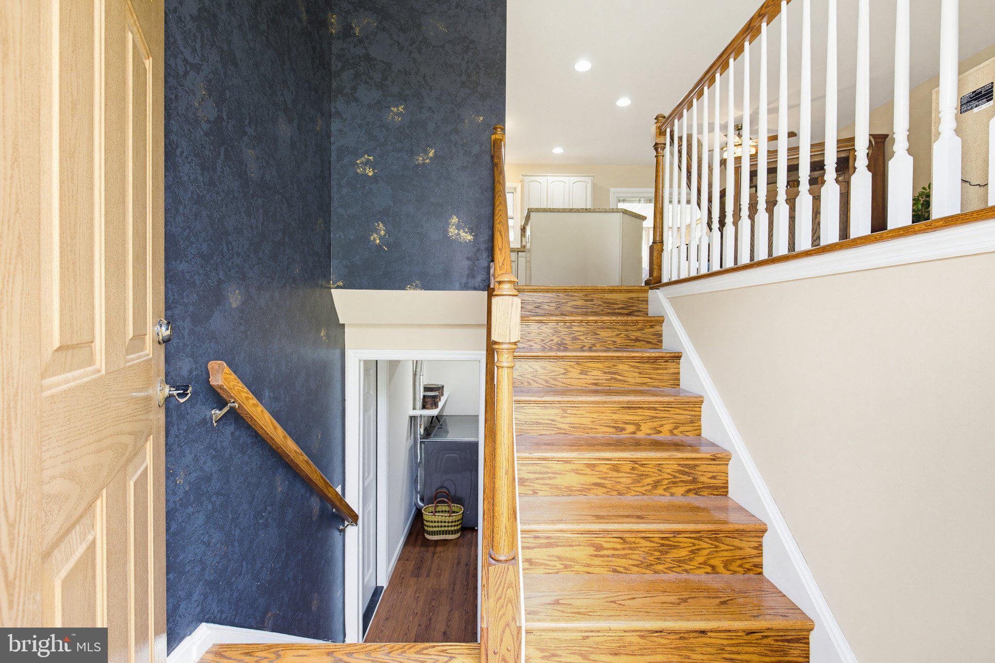 662 Bedington Circle Manheim, PA 17545 - Photo 6 of 43 Foyer