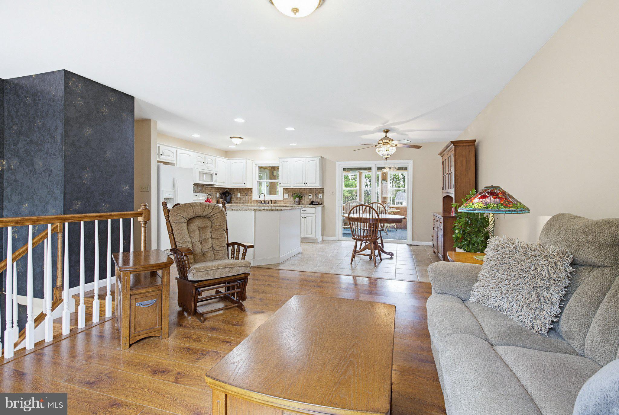662 Bedington Circle Manheim, PA 17545 - Photo 10 of 43 Living Room