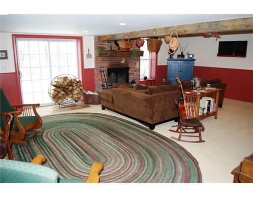 7 Gaviat Road Northwood, NH 03261 - Photo 9 of 20 Den/Family/Great Room.