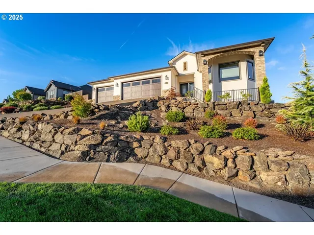 $649,000 | 3656 Camina Drive, Medford, OR 97504