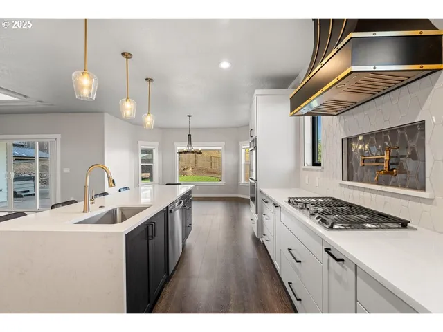 $649,000 | 3656 Camina Drive, Medford, OR 97504