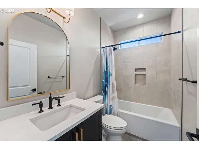 $649,000 | 3656 Camina Drive, Medford, OR 97504