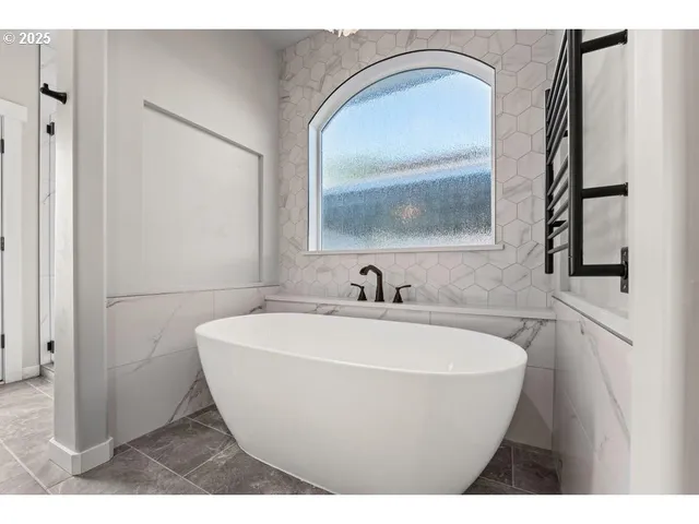 $649,000 | 3656 Camina Drive, Medford, OR 97504