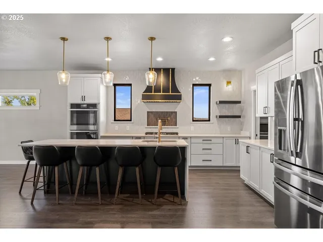 $649,000 | 3656 Camina Drive, Medford, OR 97504