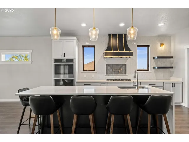 $649,000 | 3656 Camina Drive, Medford, OR 97504