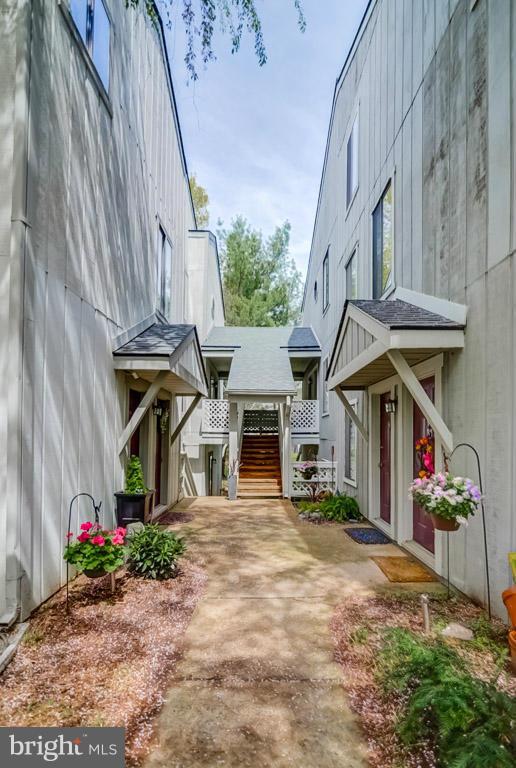 2253 Hunter's Run Drive, Unit 2253 Reston, VA 20191 - Photo 2 of 25 a view of entryway front of house