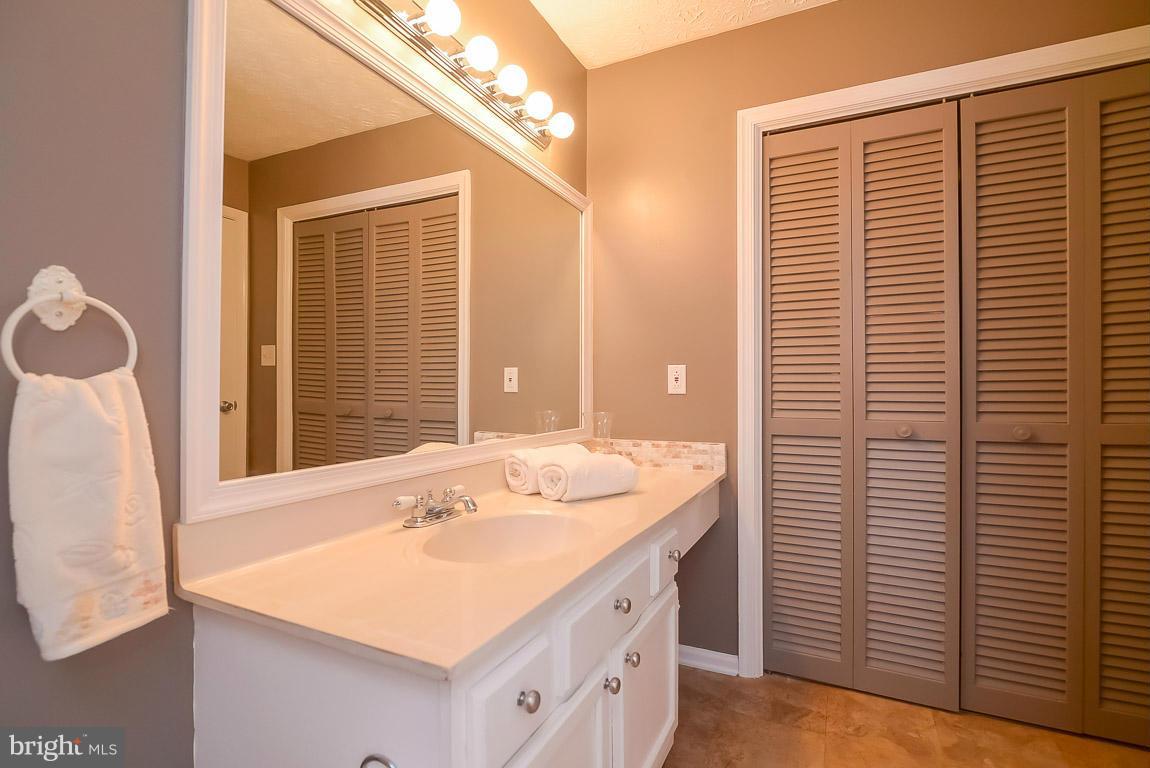 2253 Hunter's Run Drive, Unit 2253 Reston, VA 20191 - Photo 18 of 25 a bathroom with a sink and a mirror
