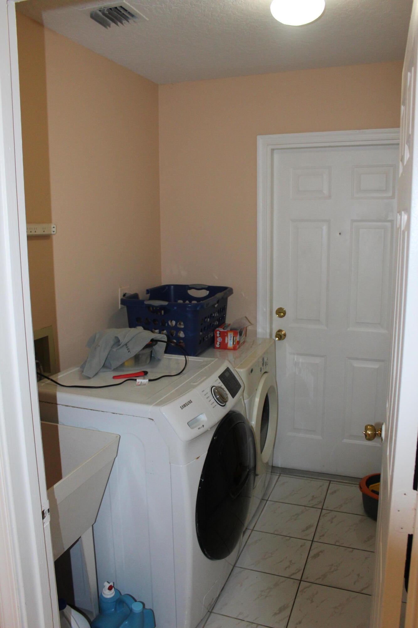13847 Geranium Place Wellington, FL 33414 - Photo 47 of 50 a utility room with dryer and washer