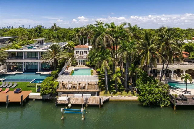 $10,950,000 | 5215 Pine Tree Drive, Miami Beach, FL 33140