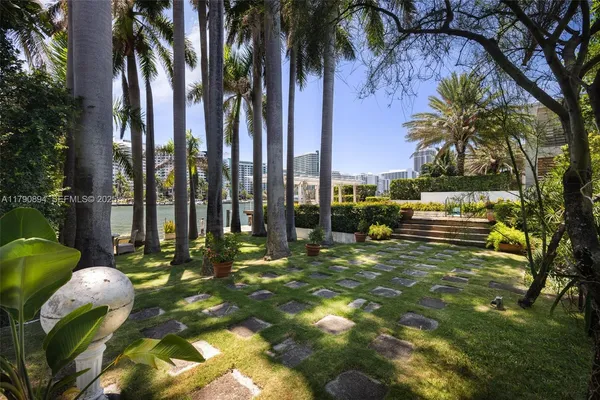 a view of a yard with furniture