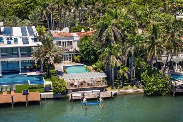 $10,950,000 | 5215 Pine Tree Drive, Miami Beach, FL 33140