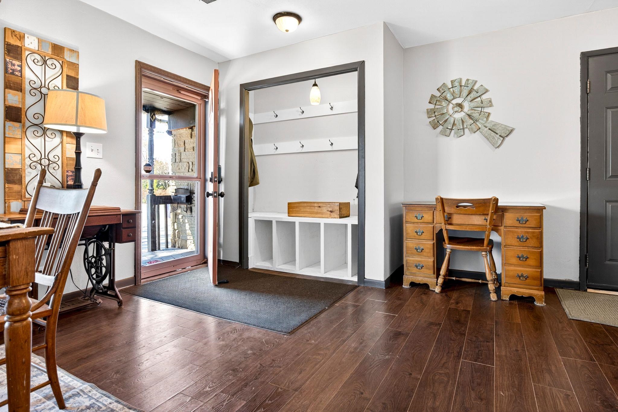 712 Chestnut Street Neenah, WI 54956 - Photo 3 of 26