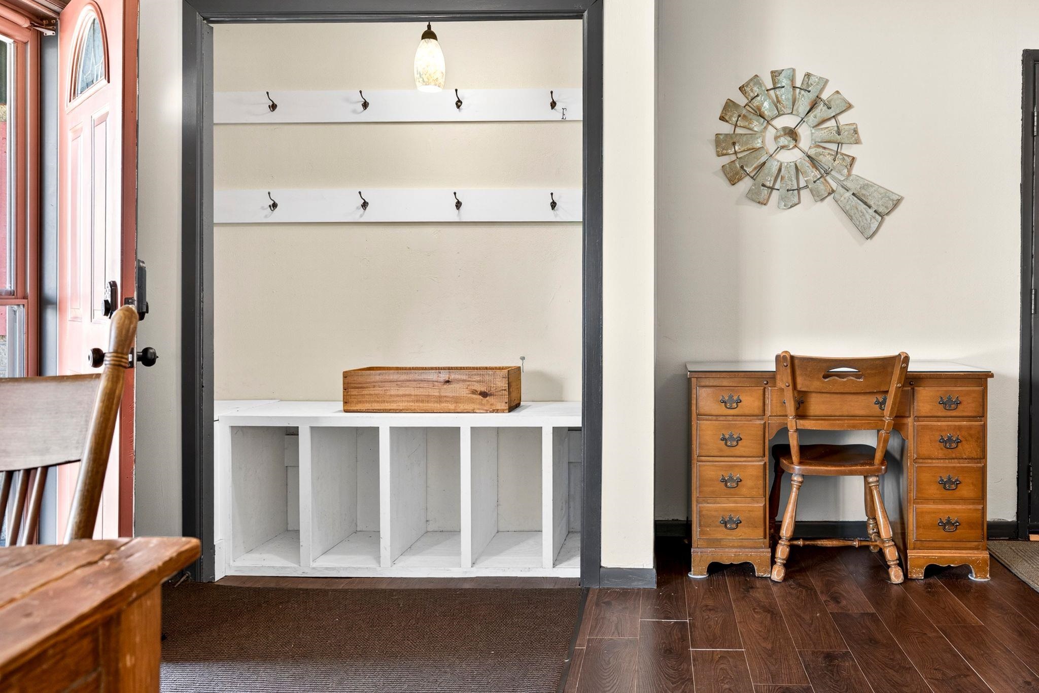 712 Chestnut Street Neenah, WI 54956 - Photo 4 of 26