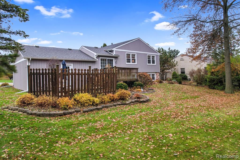 876 Dahlia Lane Rochester Hills, MI 48307 - Photo 36 of 44