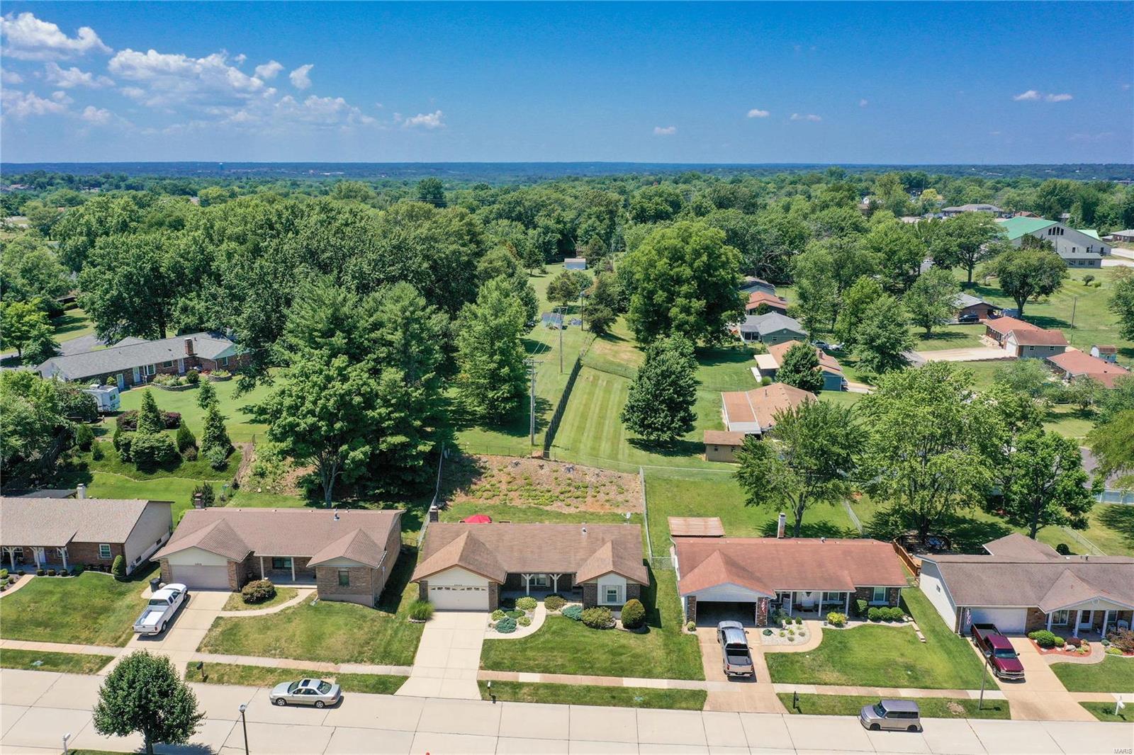 5849 Hempline Road St. Louis, MO 63129 - Photo 2 of 29