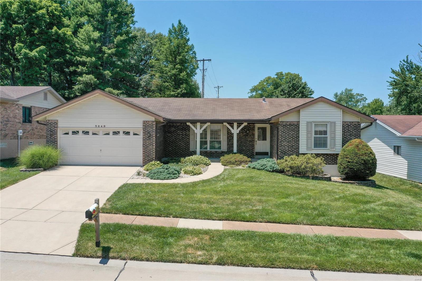 5849 Hempline Road St. Louis, MO 63129 - Photo 3 of 29