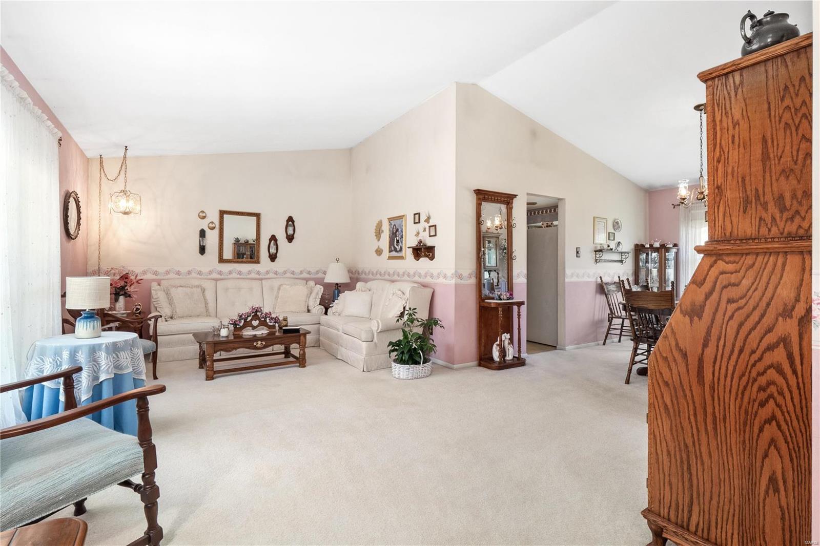 5849 Hempline Road St. Louis, MO 63129 - Photo 4 of 29