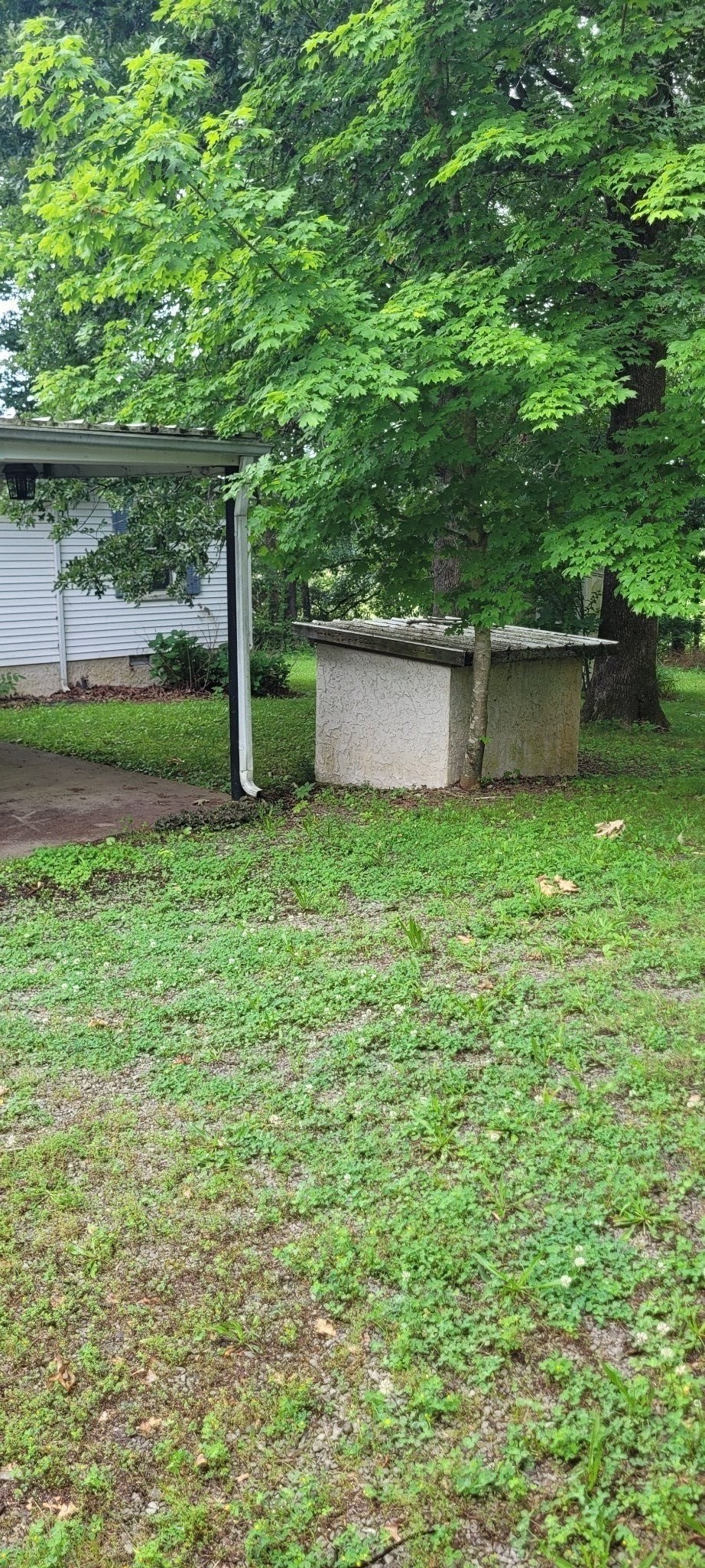 10183 New Hope Road Bon Aqua, TN 37025 - Photo 17 of 27 Well house, home is on city water but does have well available, needs new pump.