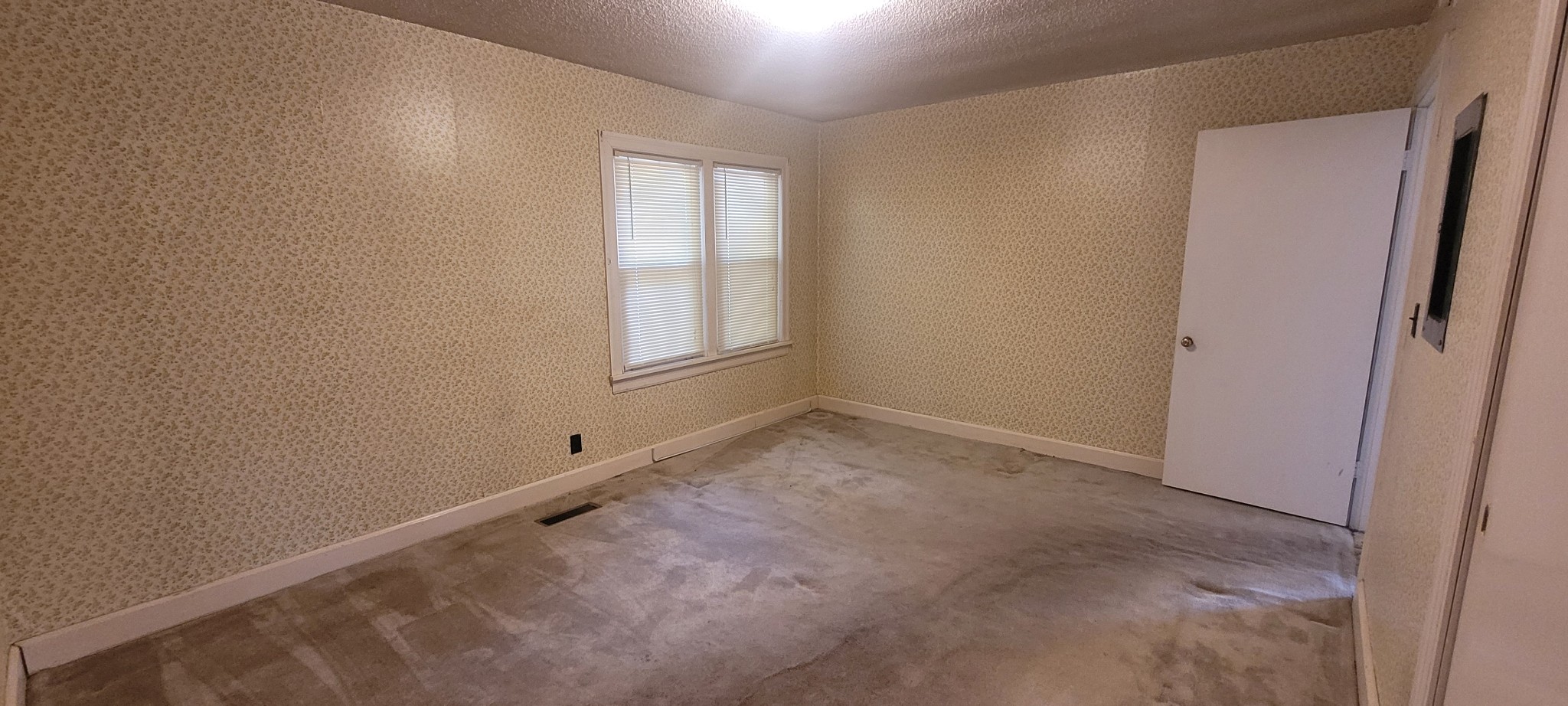 10183 New Hope Road Bon Aqua, TN 37025 - Photo 10 of 27 Larger middle bedroom, located next to bathroom