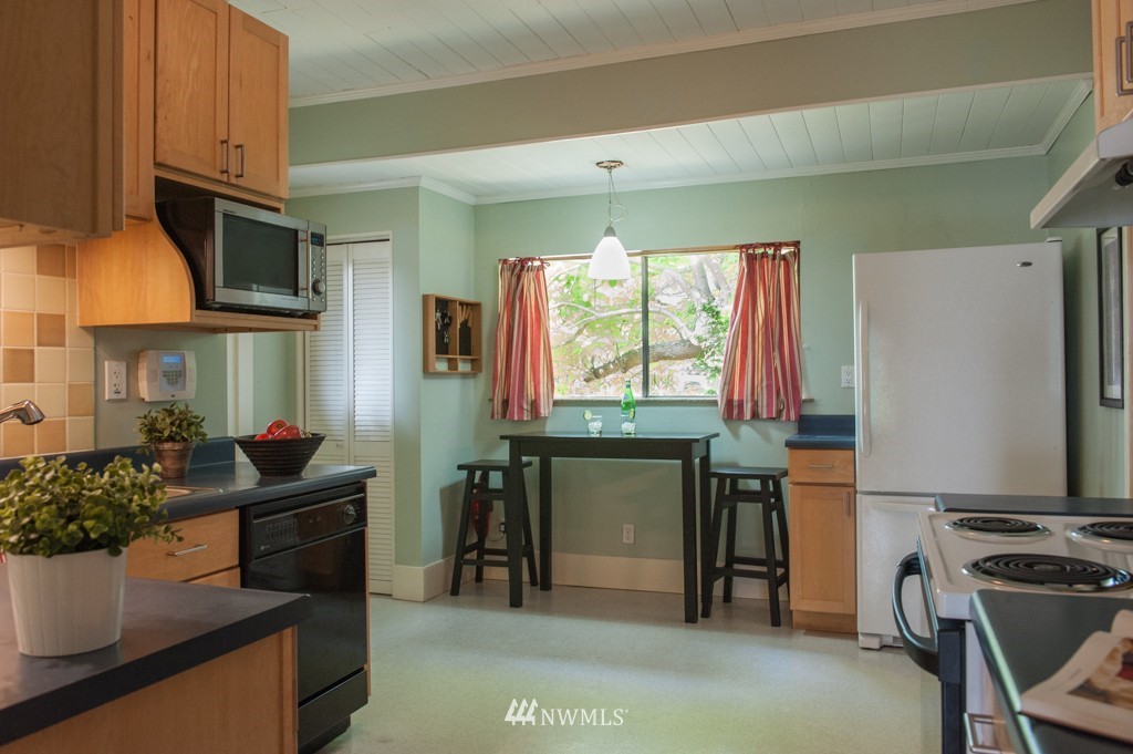 6003 South Roxbury Street Seattle, WA 98118 - Photo 11 of 24 Gallery Image 11