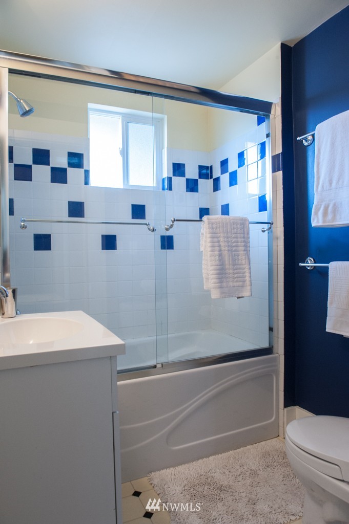 6003 South Roxbury Street Seattle, WA 98118 - Photo 13 of 24 Gallery Image 13