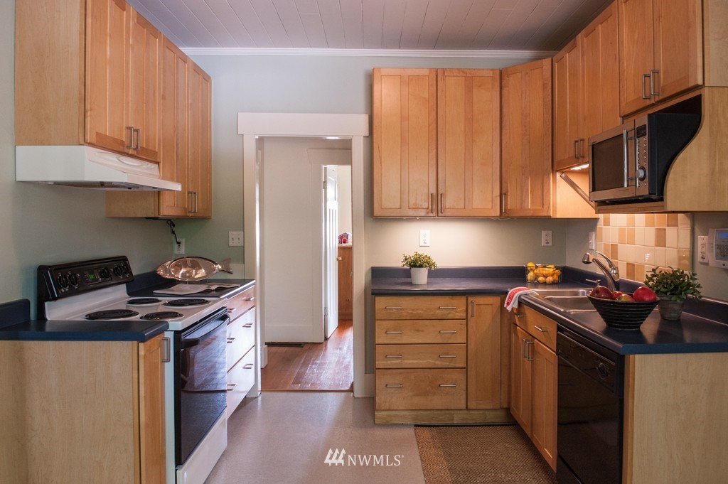 6003 South Roxbury Street Seattle, WA 98118 - Photo 10 of 24 Gallery Image 10