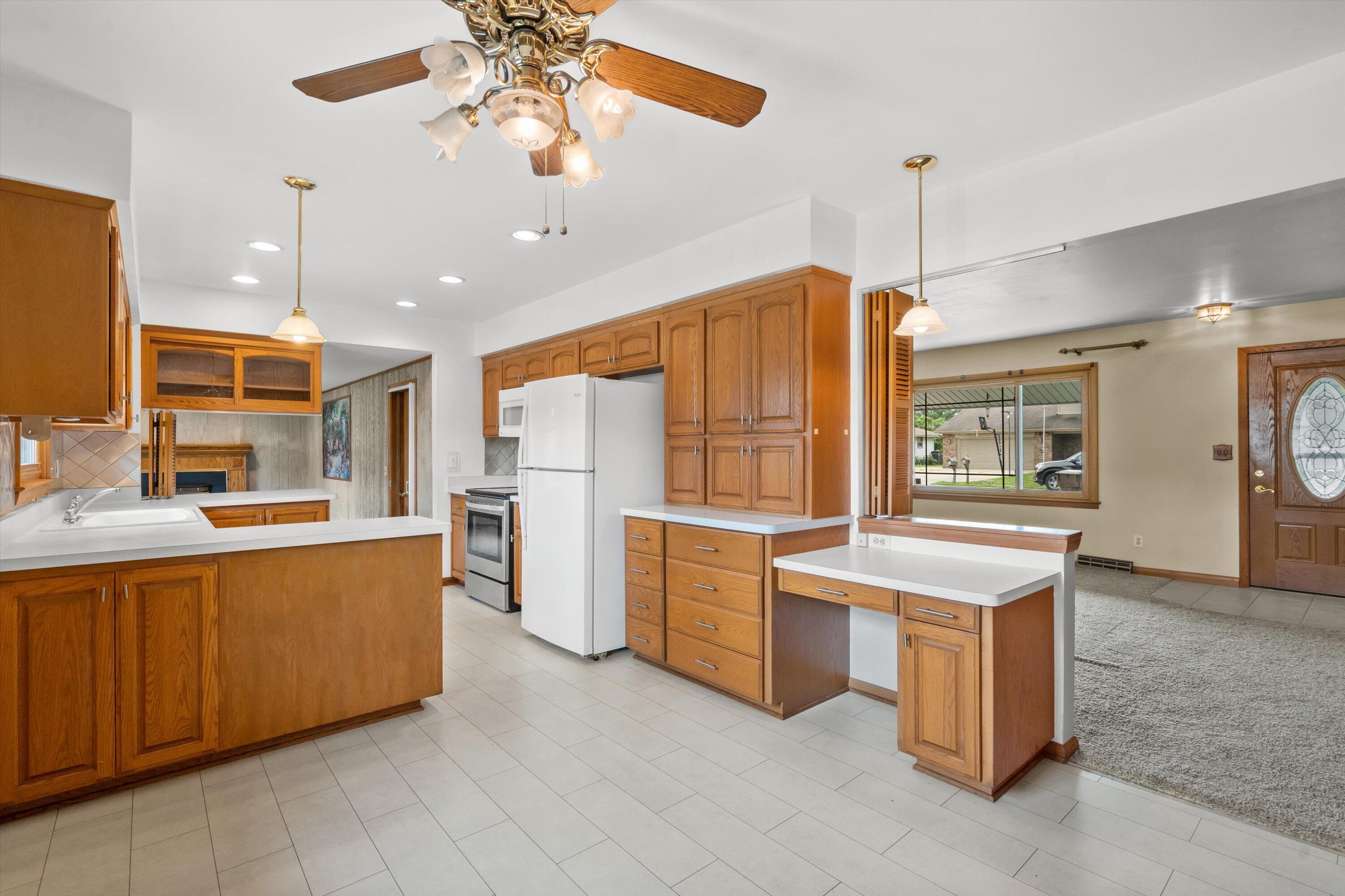 3028 Valley Forge Street Caledonia, WI 53404 - Photo 41 of 50 Kitchen