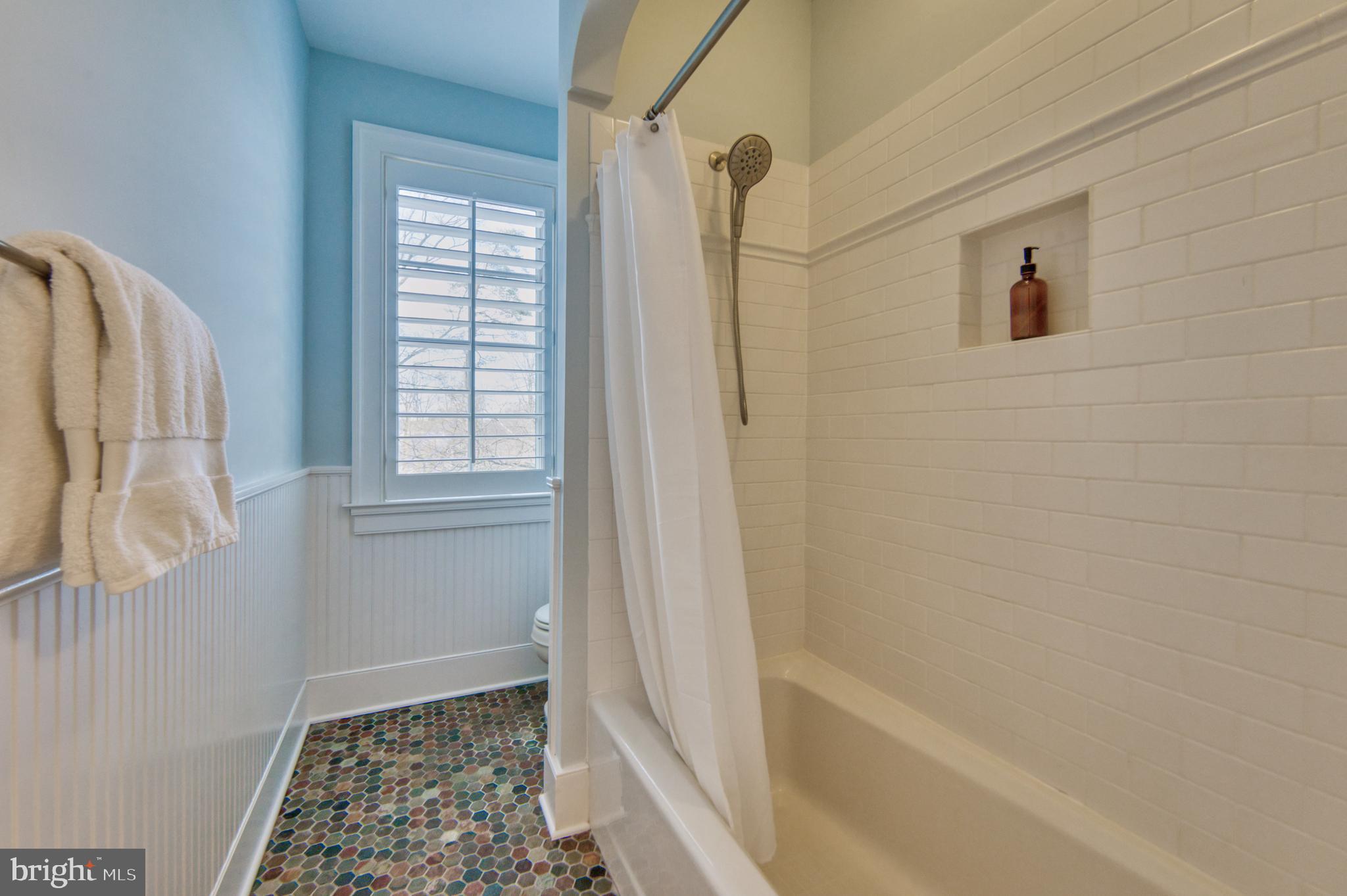 504 Druid Hill Road Northeast Vienna, VA 22180 - Photo 50 of 98 Bedroom #2 ensuite bathroom