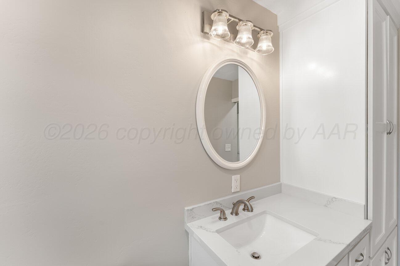5013 South Bowie Street Amarillo, TX 79110 - Photo 34 of 43 Main Bath-3