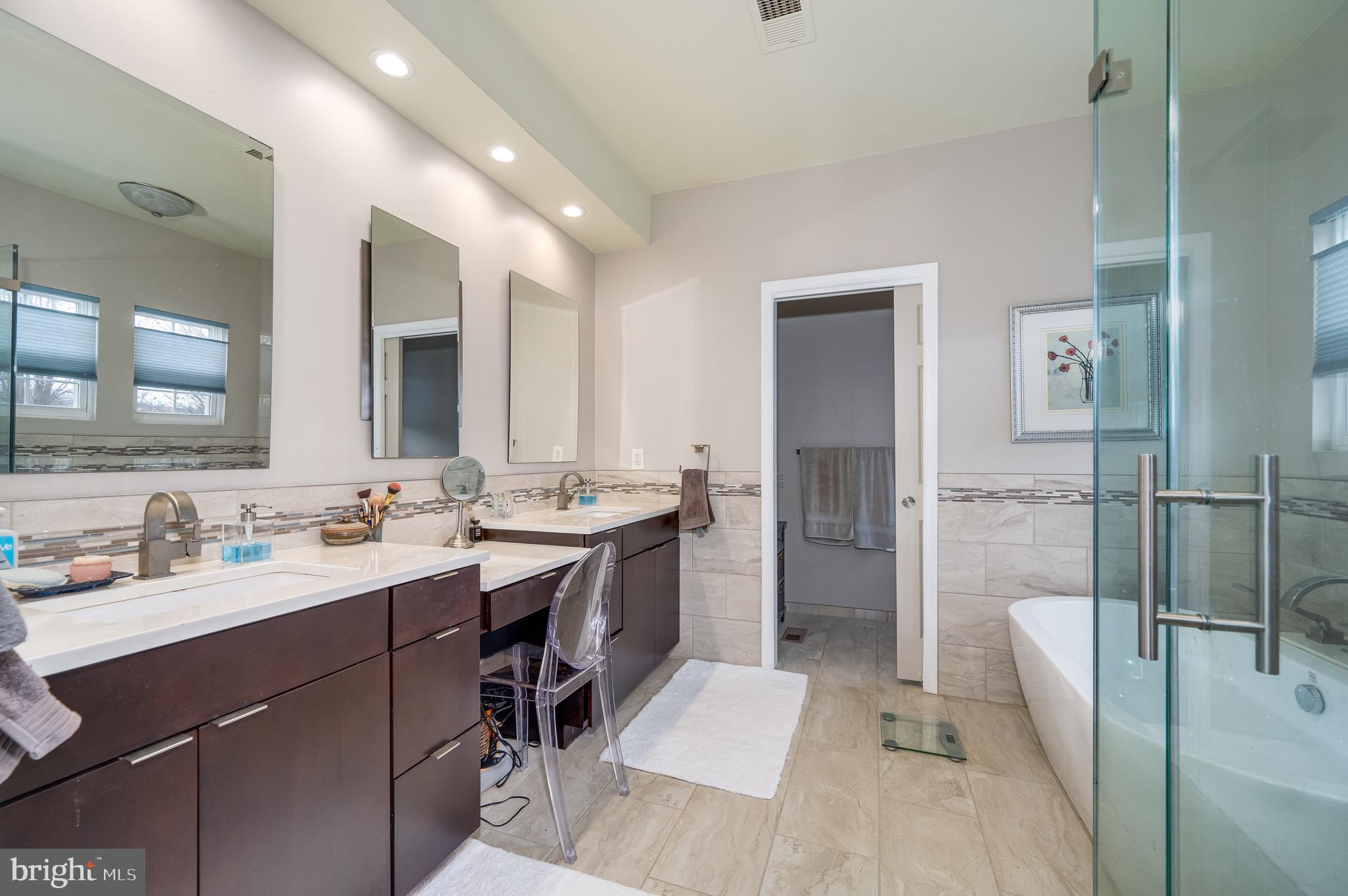 558 Rudder Road Shepherdstown, WV 25443 - Photo 24 of 60 Primary Full Bathroom