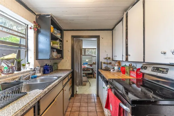 a kitchen that has a lot of cabinets in it