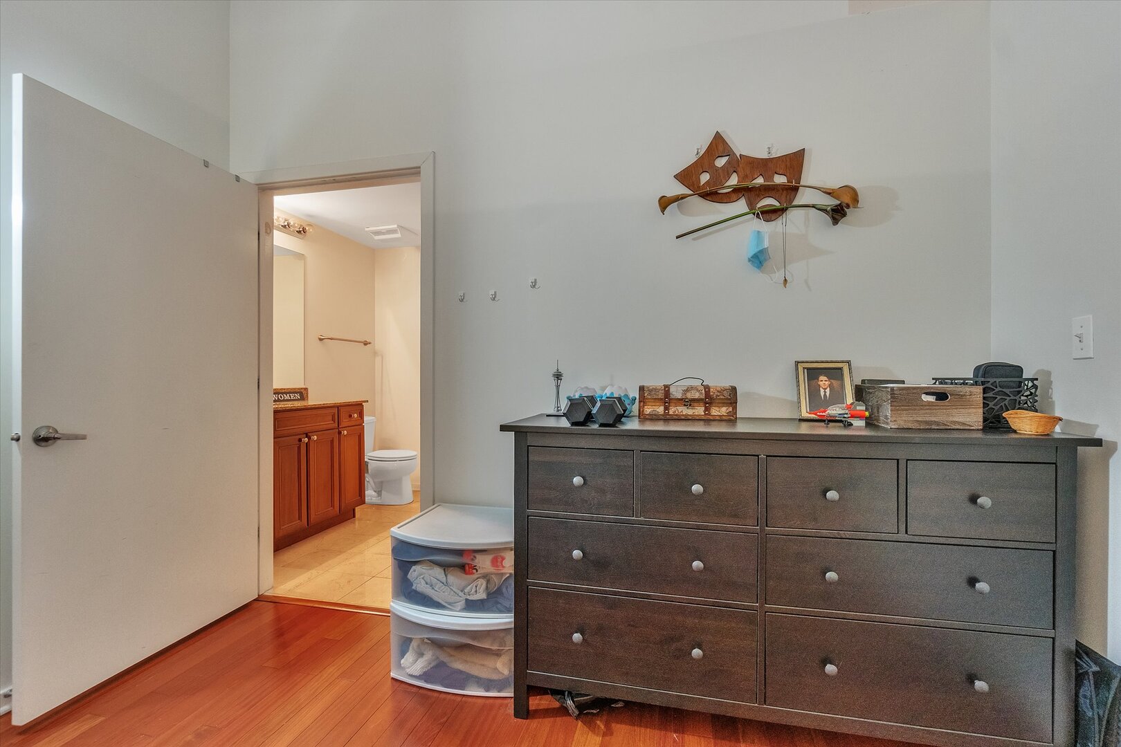 520 South State Street, Unit 805 Chicago, IL 60605 - Photo 12 of 24 a room with a dresser and a chandelier