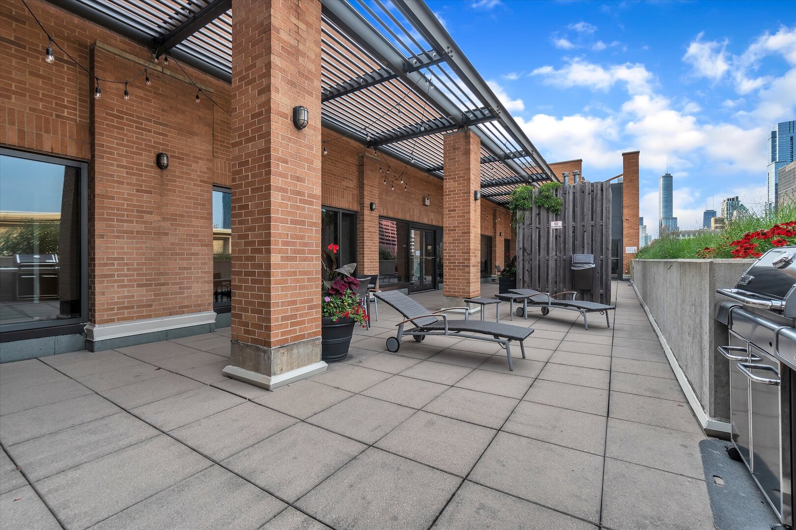 520 South State Street, Unit 805 Chicago, IL 60605 - Photo 20 of 24 a view of a patio with dining table and chairs with wooden floor and fence