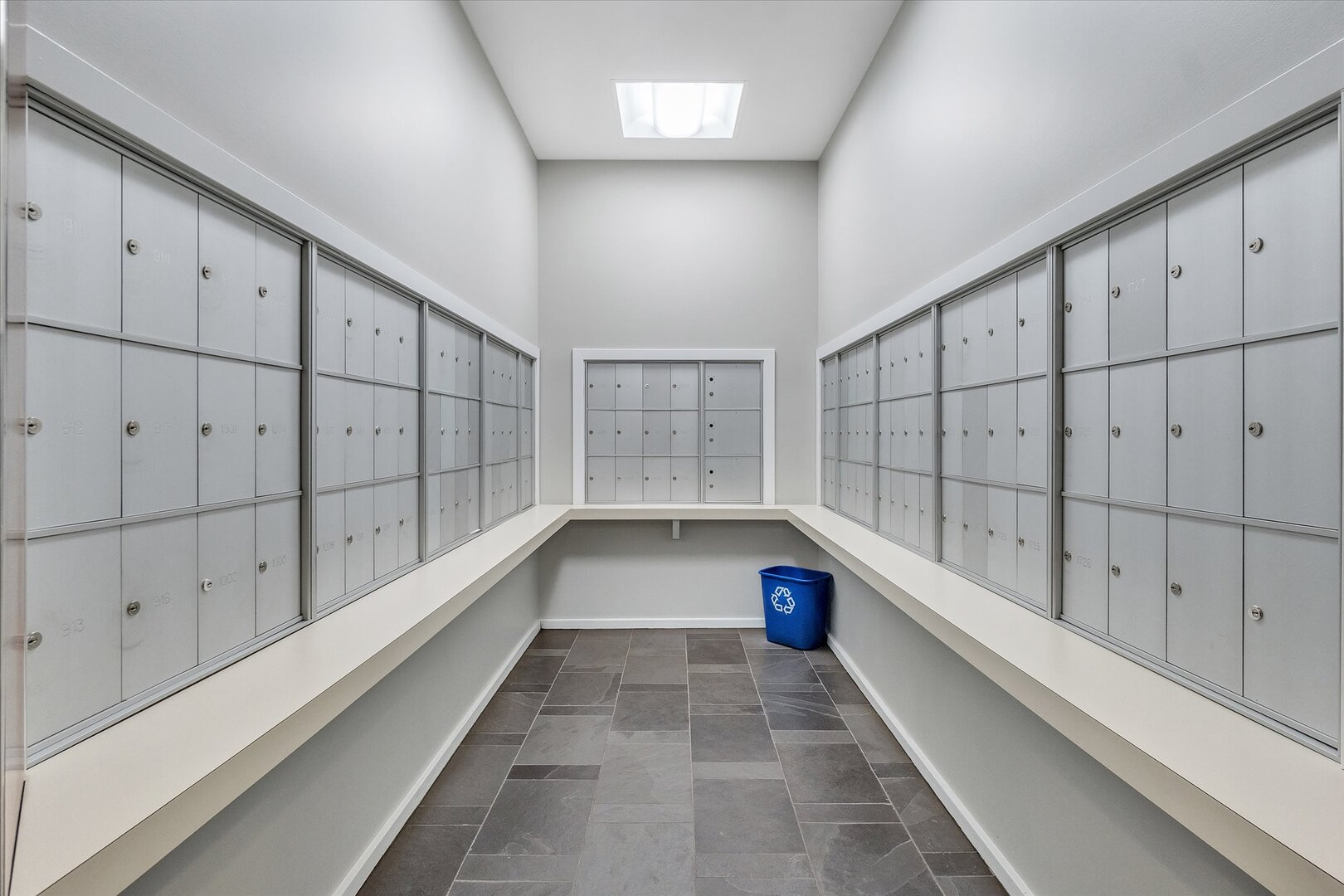 520 South State Street, Unit 805 Chicago, IL 60605 - Photo 23 of 24 a bathroom with a tub and shower