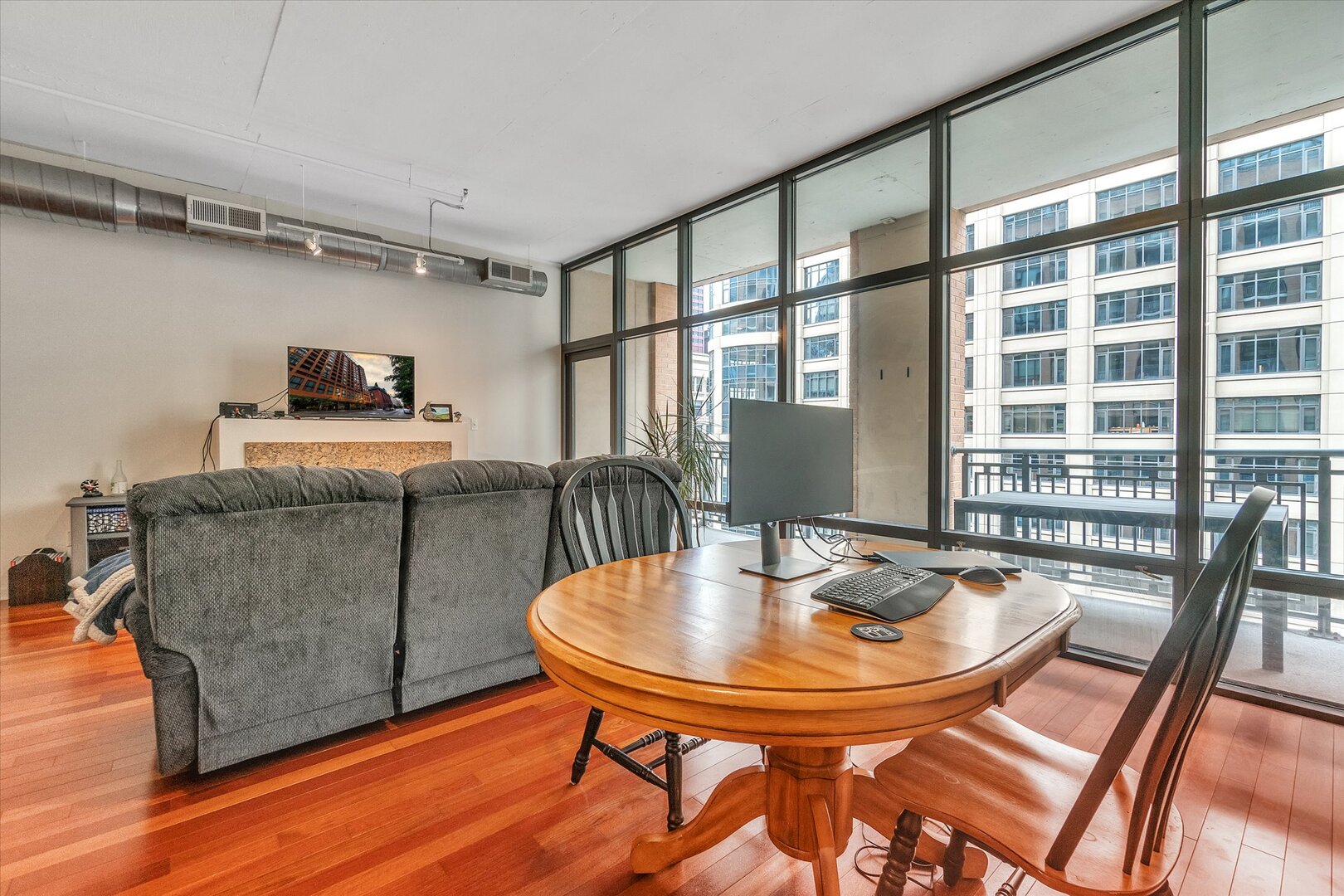 520 South State Street, Unit 805 Chicago, IL 60605 - Photo 4 of 24 a dining room with furniture and wooden floor
