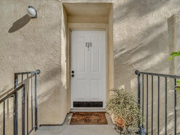 $285,000 | 3400 Sullivan Court, Unit 220, Modesto, CA 95356