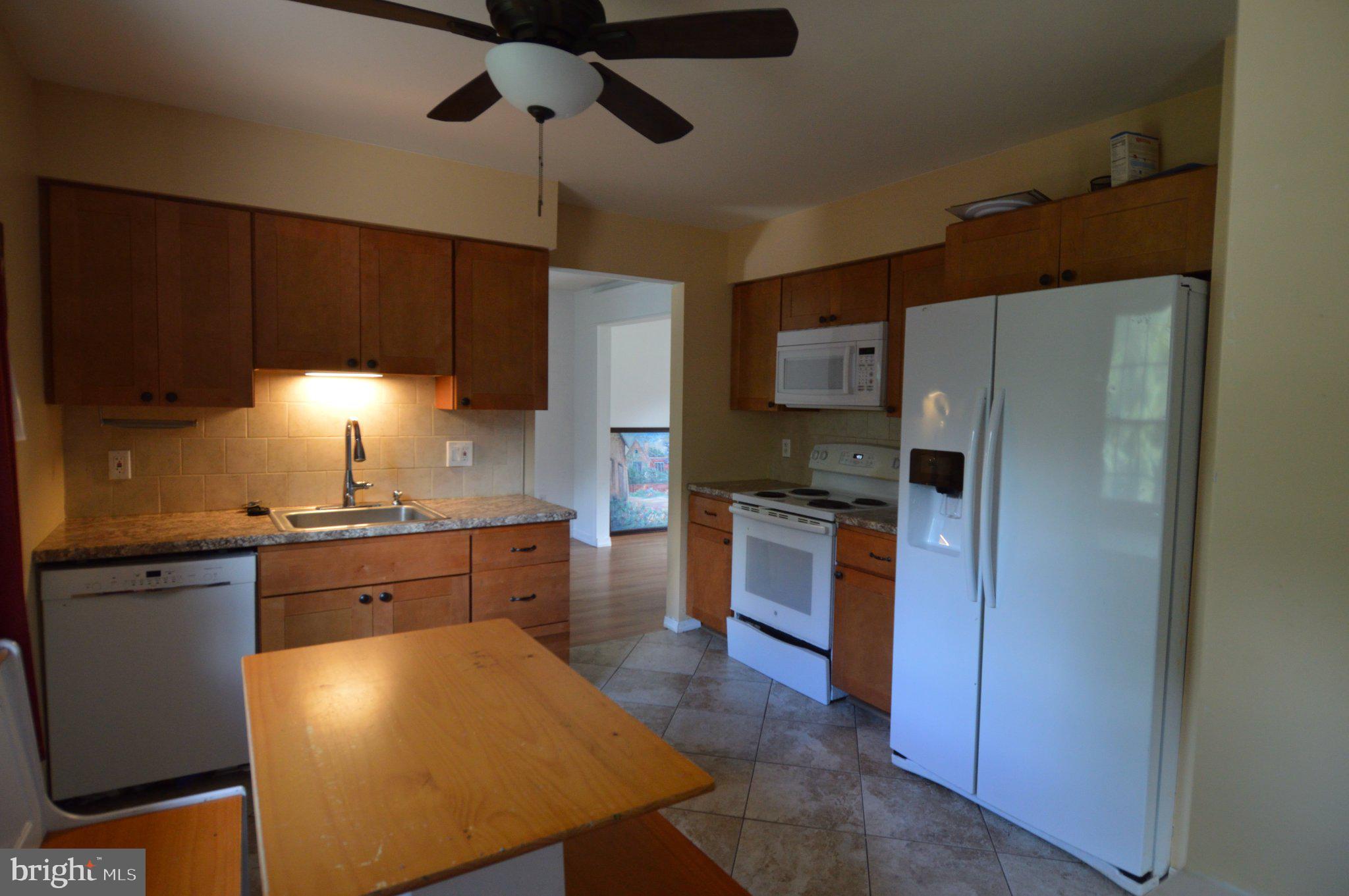 23 Pembrook Road Blackwood, NJ 08012 - Photo 6 of 26 Gallery Image 6
