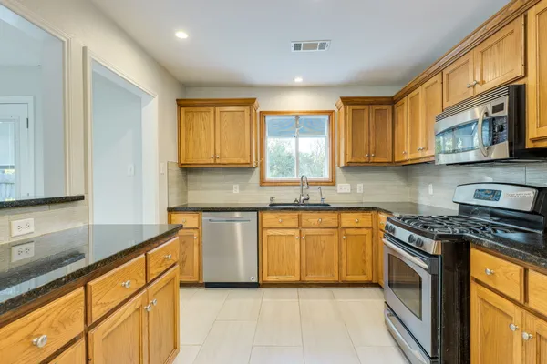 $2,200 | 2304 Willow Way, Round Rock, TX 78664